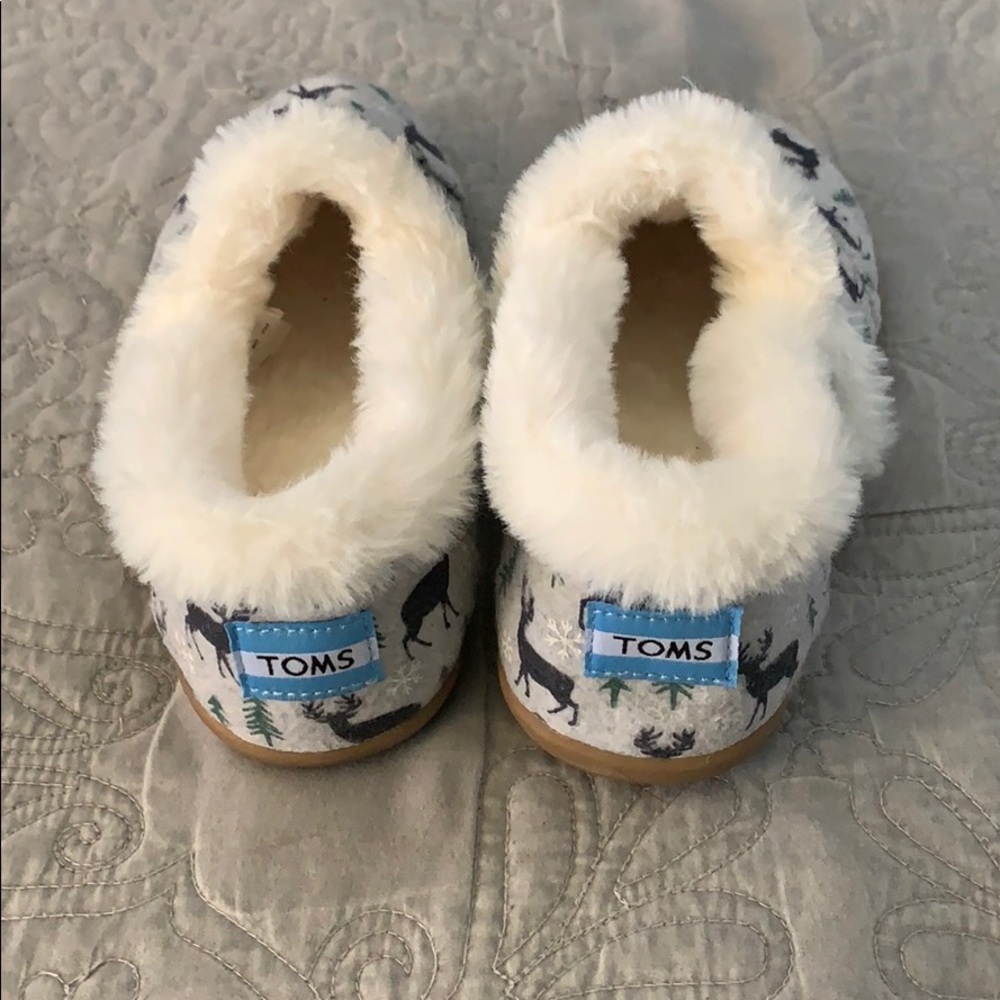 Toms slippers